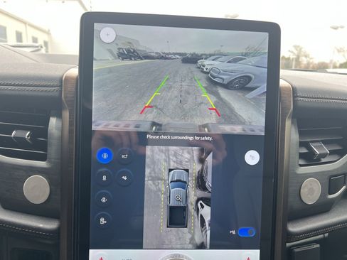 Used 2023 Ford F150 Lightning Lariat image 27