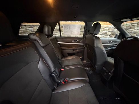 Used 2018 Ford Explorer XLT w/ Equipment Group 202A image 30