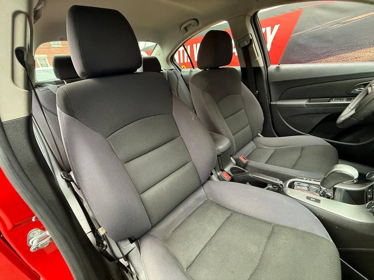 Used 2015 Chevrolet Cruze LT w/ Technology Package FWD image 6