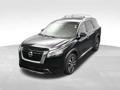 Used 2024 Nissan Pathfinder Platinum FWD image 18