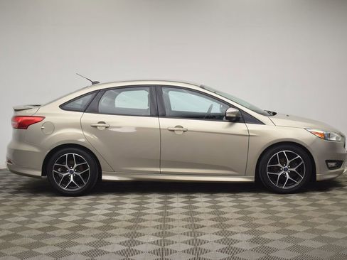 Used 2016 Ford Focus SE w/ SE Sport Package image 10
