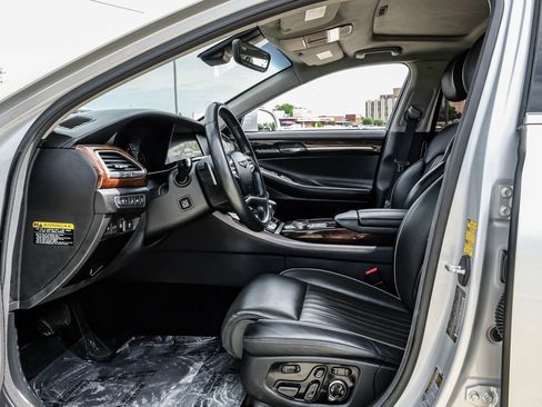 Used 2019 Genesis G90 5.0 Ultimate RWD image 4