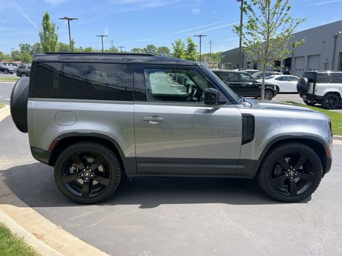 Certified 2023 Land Rover Defender 90 SE image 9