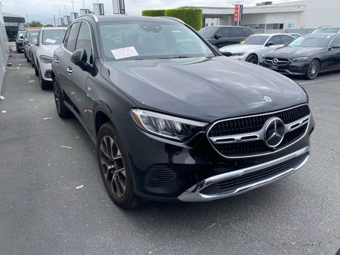 Used 2025 Mercedes-Benz GLC 350e 4MATIC image 2