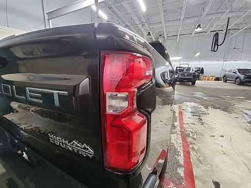 Used 2019 Chevrolet Silverado 1500 High Country w/ Technology Package AWD/4WD image 13