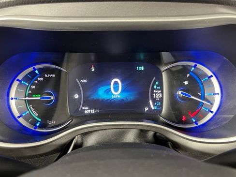 Used 2023 Chrysler Pacifica Touring-L FWD image 15