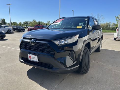 Certified 2021 Toyota RAV4 LE AWD/4WD image 3