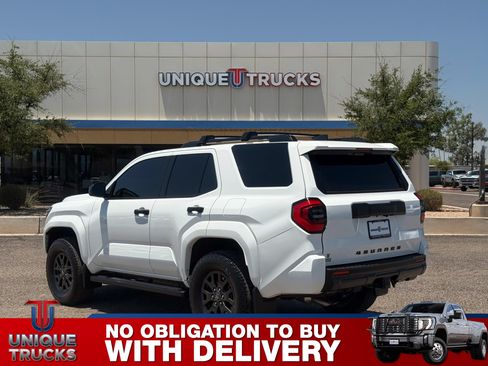 Used 2025 Toyota 4Runner SR5 AWD/4WD image 11