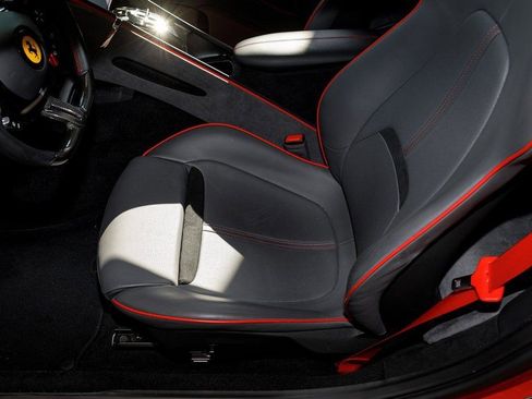 Used 2022 Ferrari Roma image 18