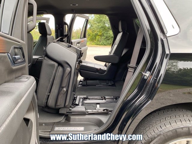 Used 2025 GMC Yukon Denali AWD/4WD image 42