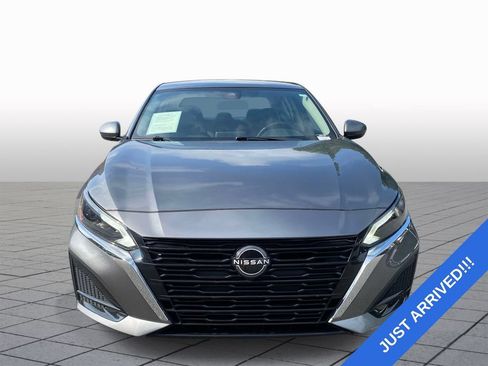 Used 2023 Nissan Altima 2.5 SV FWD image 2