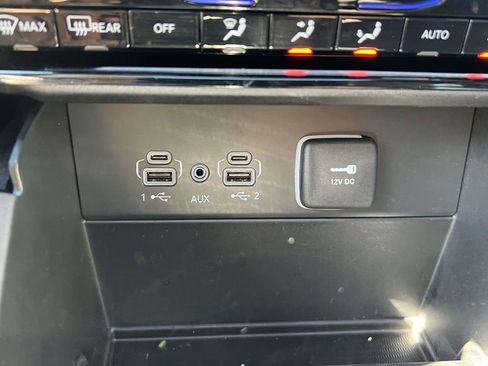 Used 2025 Jeep Grand Cherokee Laredo X image 23