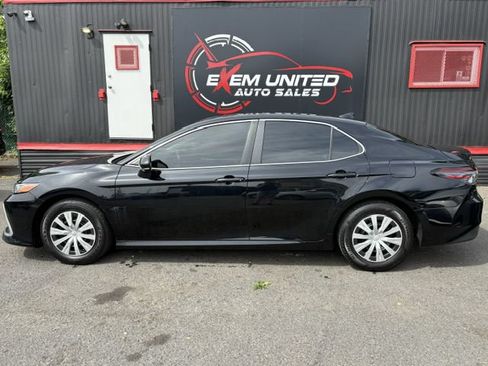 Used 2022 Toyota Camry LE FWD image 3