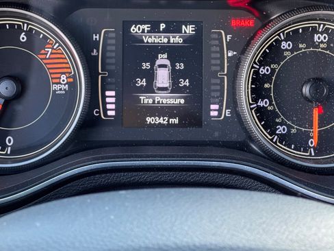 Used 2019 Jeep Cherokee Latitude w/ Popular Appearance Group image 32