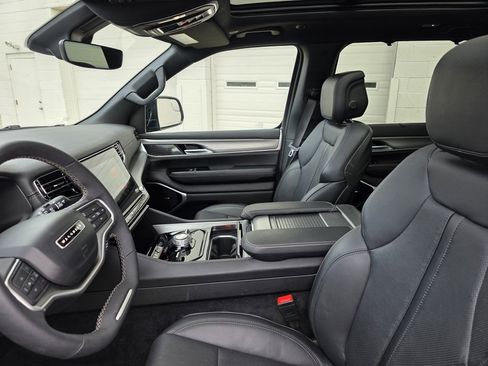 New 2025 Jeep Wagoneer Series III w/ Premium Group I image 34