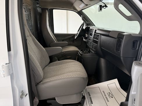 New 2025 Chevrolet Express 3500 w/ Driver Convenience Package image 27