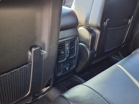 Used 2021 Jeep Grand Cherokee Laredo X image 32