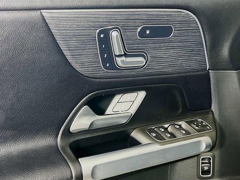 Used 2023 Mercedes-Benz GLB 250 4MATIC image 17