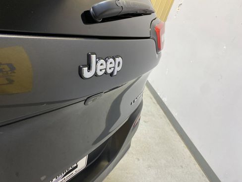 Used 2016 Jeep Cherokee Limited AWD/4WD image 16