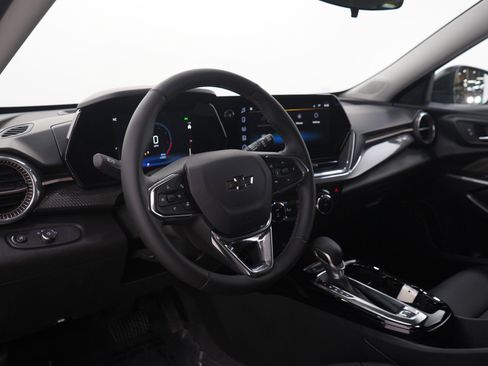 Used 2025 Chevrolet Trax ACTIV w/ Driver Confidence Package FWD image 24