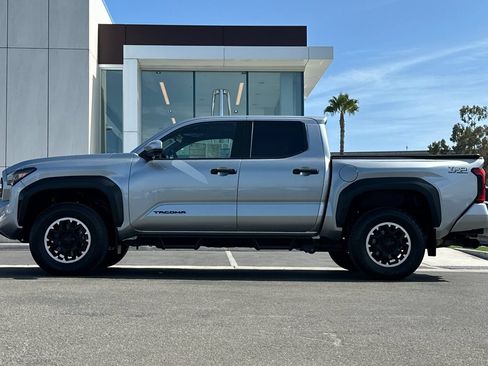 Used 2024 Toyota Tacoma TRD Off-Road w/ TRD Off Road Premium Package AWD/4WD image 6