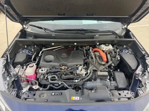 Used 2021 Toyota RAV4 XLE Premium image 19