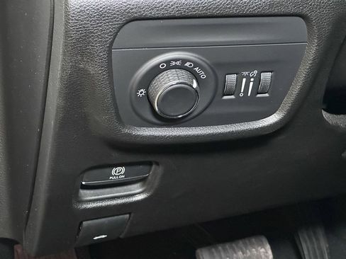 Certified 2023 Jeep Grand Cherokee Altitude image 24