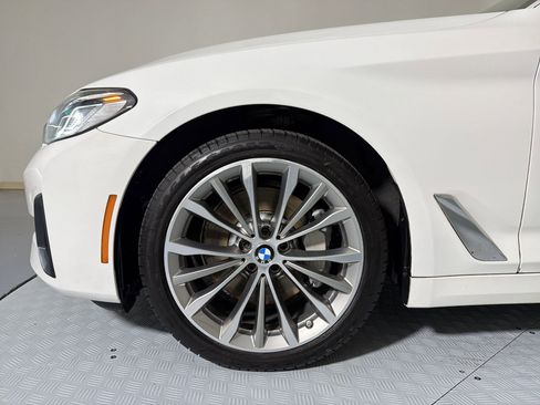 Used 2023 BMW 530i w/ Premium Package RWD image 9