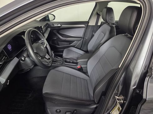 Used 2025 Volkswagen Jetta SE w/ Sunroof Package FWD image 8