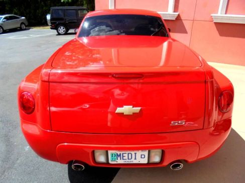 Used 2005 Chevrolet SSR w/ Preferred Equipment Group image 36