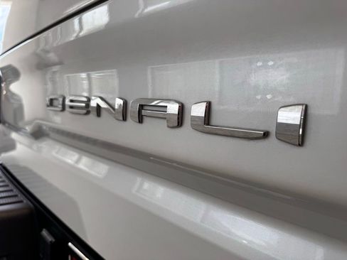 Used 2022 GMC Sierra 1500 Denali Ultimate image 9