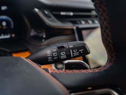 Used 2022 Jeep Grand Cherokee L Summit AWD/4WD image 23