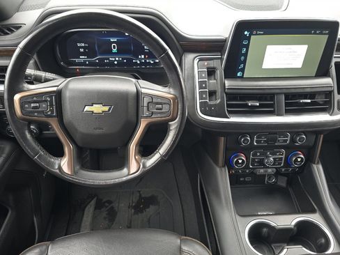 Used 2022 Chevrolet Suburban High Country w/ Premium Package AWD/4WD image 16