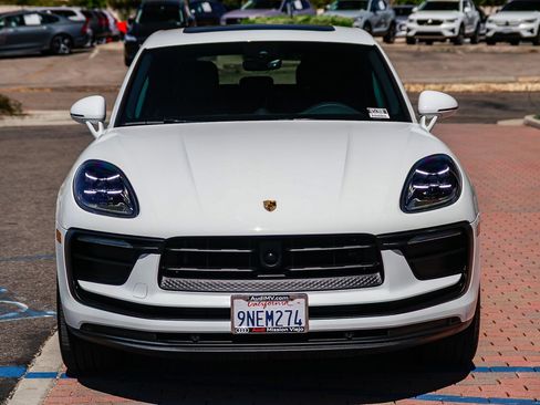 Used 2024 Porsche Macan image 2