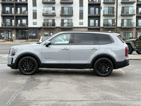 Used 2022 Kia Telluride SX w/ SX Prestige Package image 4