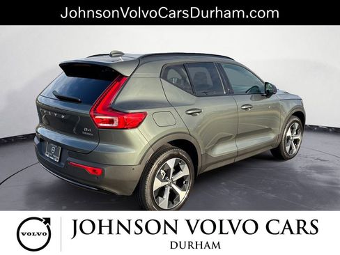 New 2026 Volvo XC40 B4 Plus w/ Climate Package image 3