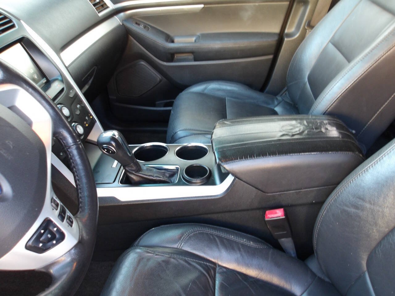 Used 2014 Ford Explorer XLT w/ Equipment Group 202A FWD image 22