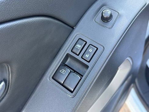 Used 2025 Nissan Frontier SV RWD image 8