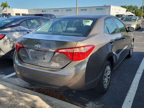 Used 2017 Toyota Corolla LE image 6