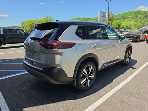 Used 2021 Nissan Rogue SL AWD/4WD image 3