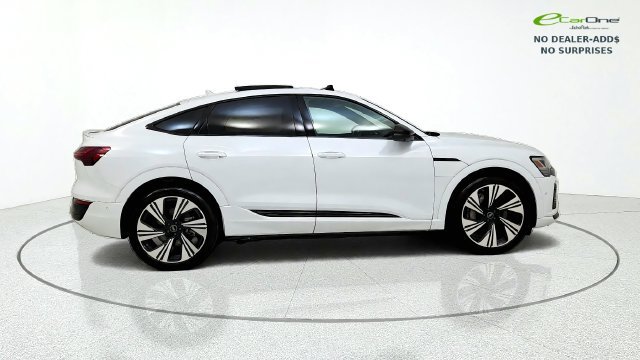 Used 2024 Audi Q8 e-tron Prestige AWD/4WD image 9