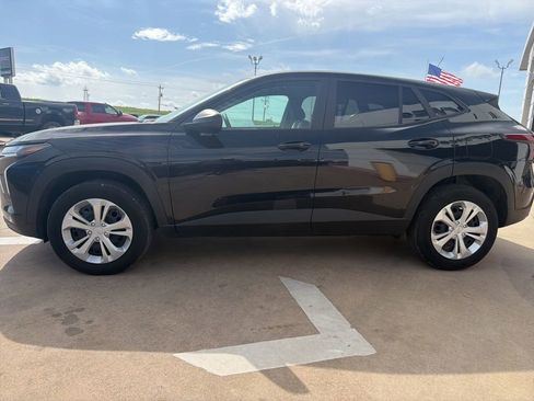 Used 2025 Chevrolet Trax LS image 6