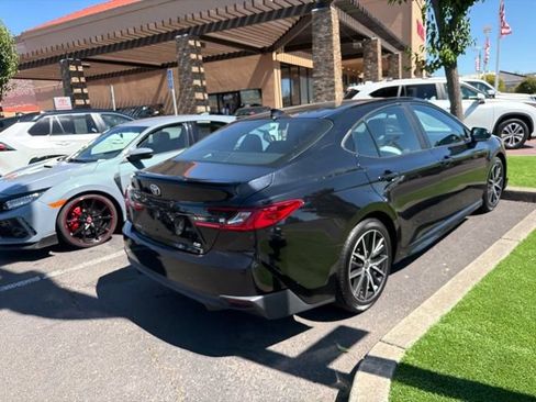 Used 2025 Toyota Camry SE FWD image 10