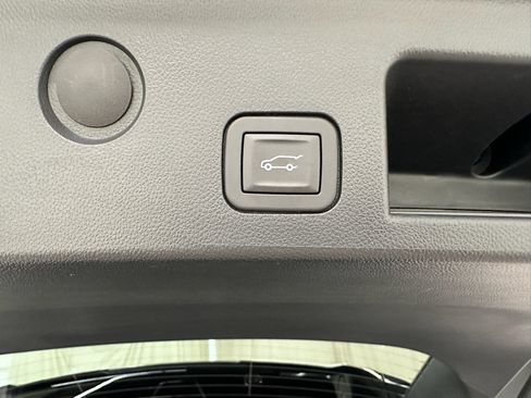 Used 2025 GMC Terrain Elevation w/ Elevation Premium Package AWD/4WD image 9