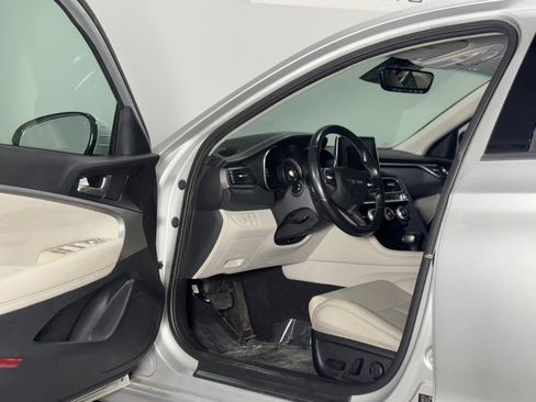 Used 2019 Genesis G70 2.0T Advanced image 11