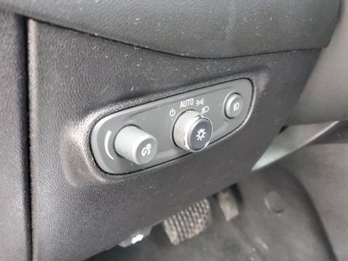 Used 2018 Chevrolet Equinox Premier image 8