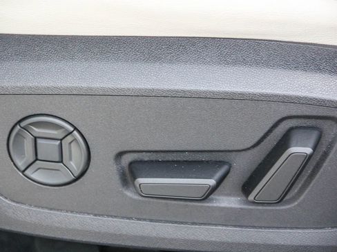 Certified 2025 Audi Q6 e-tron Premium Plus image 19