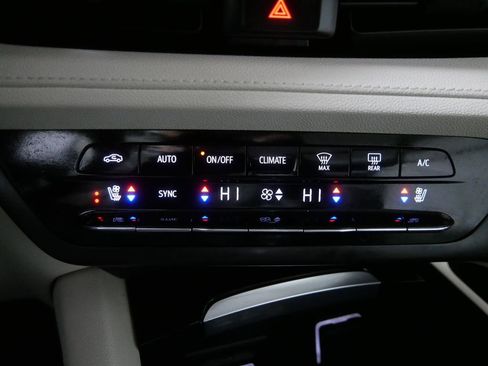 Used 2021 Buick Envision Avenir w/ Technology Package II image 32