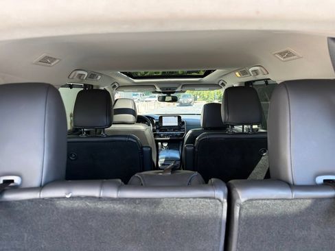 Used 2022 Nissan Pathfinder SL w/ SL Premium Package FWD image 18