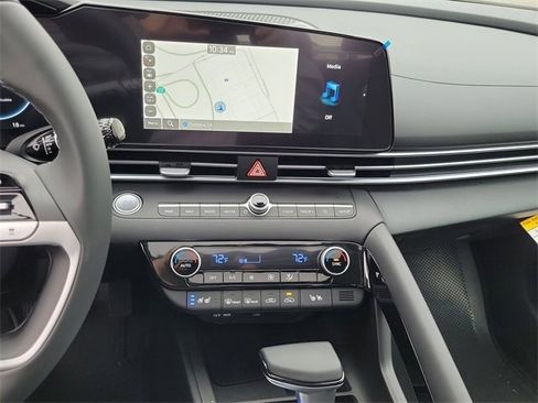 New 2025 Hyundai Elantra Limited image 13